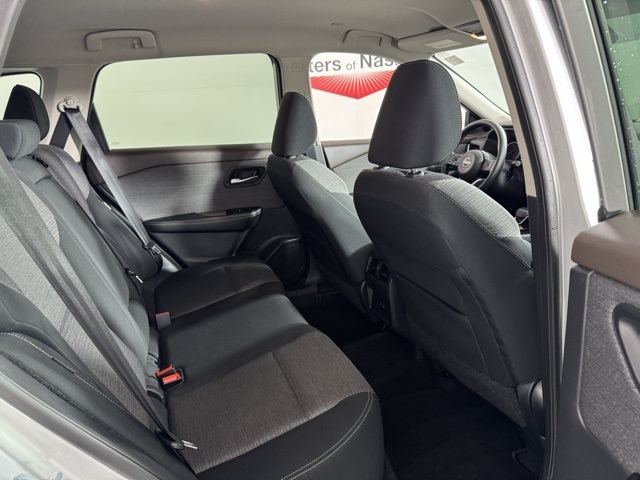 2022 Nissan Rogue SV photo 4