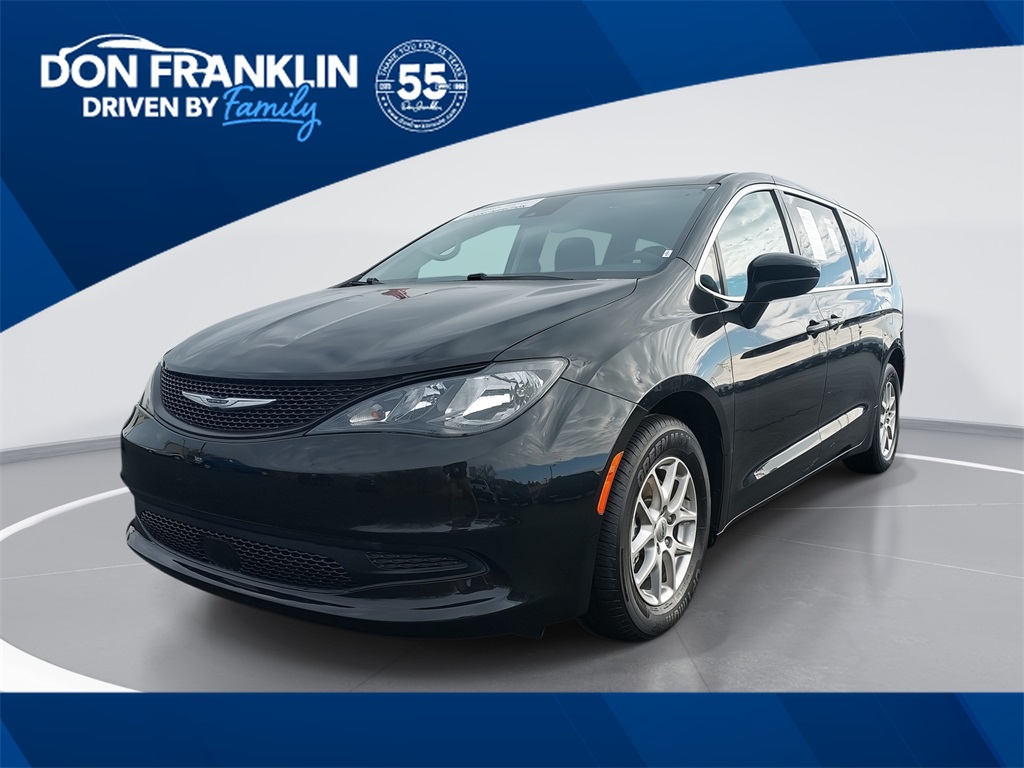 Pre-Owned 2023 Chrysler Voyager LX's photo