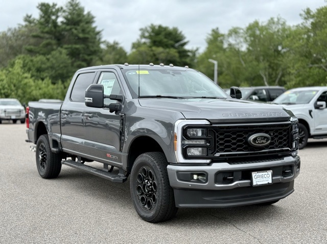 2025 Ford F-350 Super Duty Lariat's photo