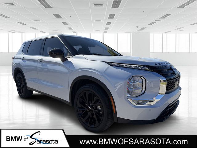 2023 Mitsubishi Outlander SE Black Edition's photo