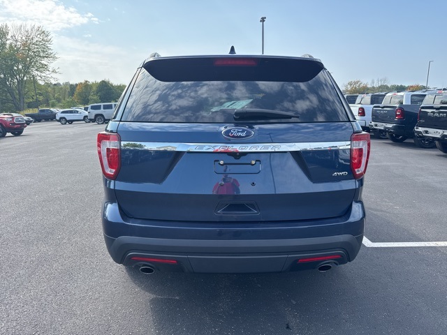 2017 Ford Explorer Base photo 5