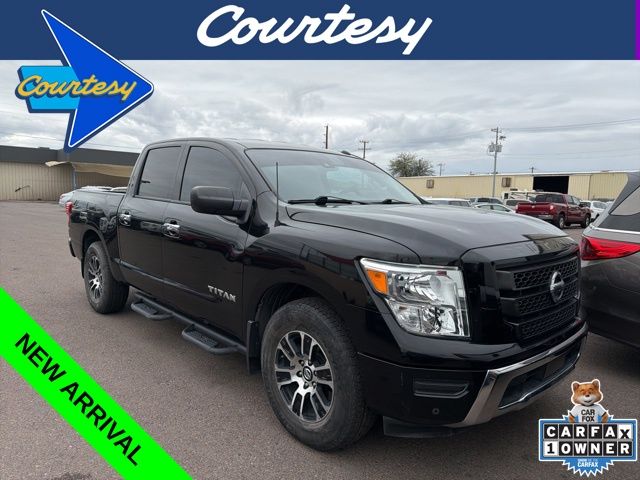 2021 Nissan Titan SV's photo