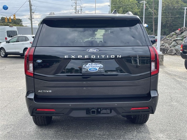 2025 Ford Expedition photo 2