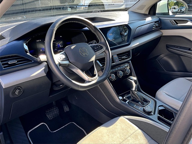 2023 Volkswagen Taos SE photo 12