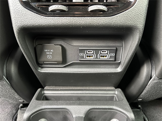 2025 Jeep Grand Cherokee Overland photo 16