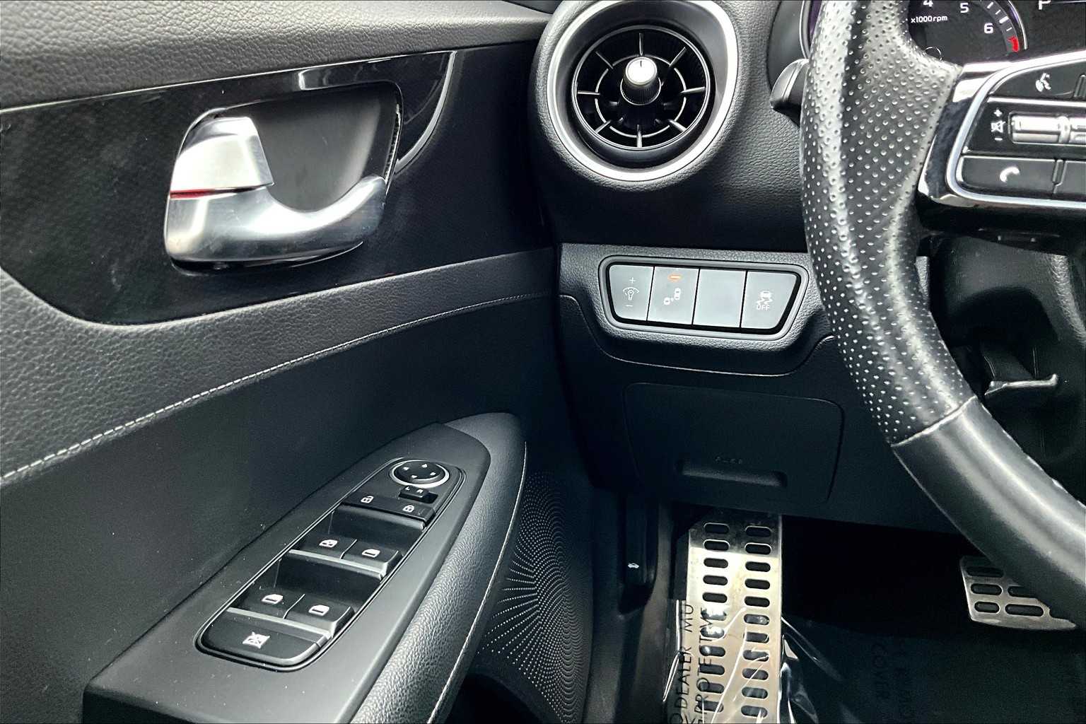 2023 Kia Forte GT-Line photo 32