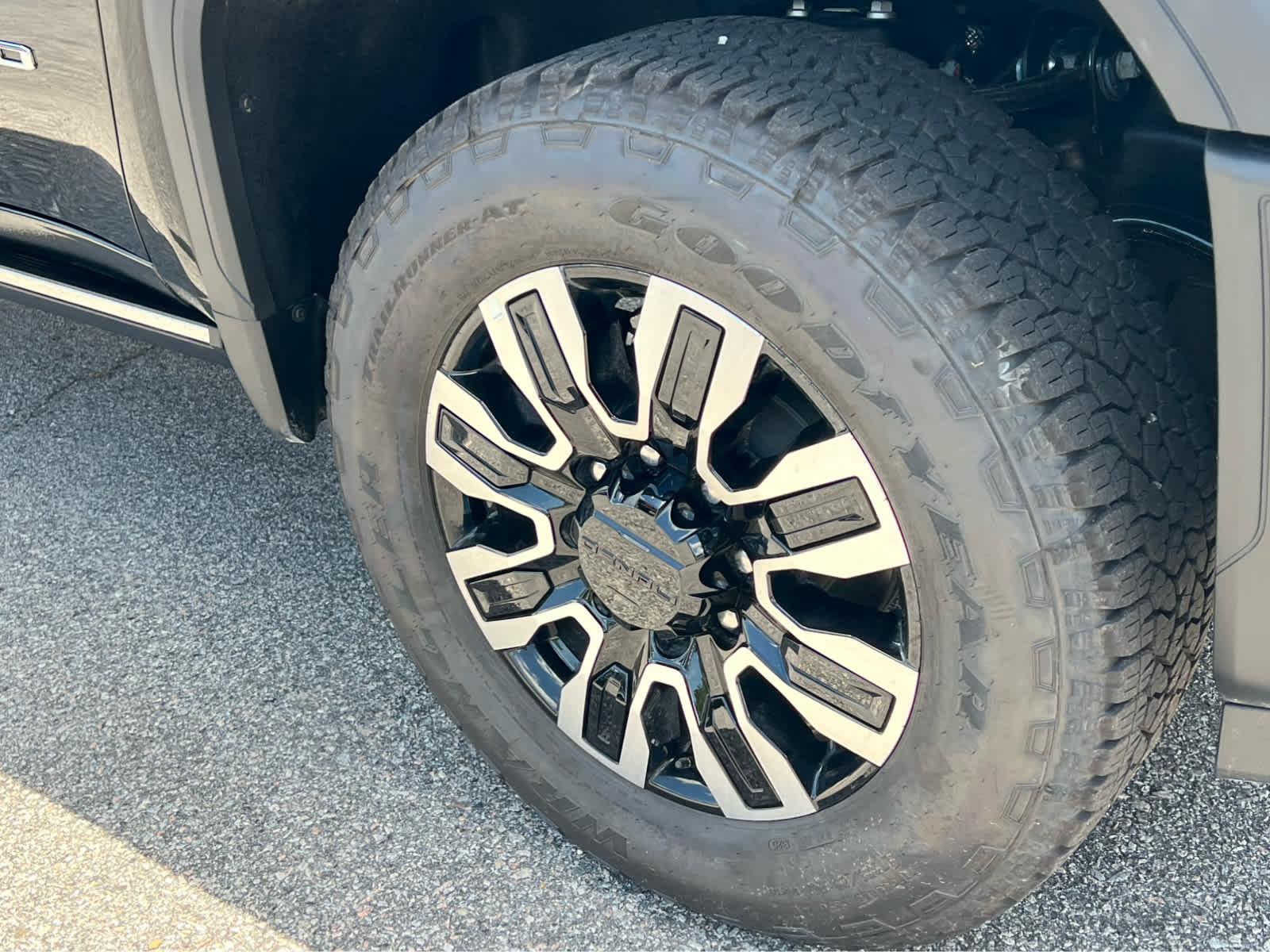 2025 Gmc Sierra 2500 HD Denali Ultimate photo 3