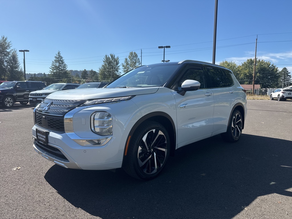 2023 Mitsubishi Outlander PHEV SEL photo 3