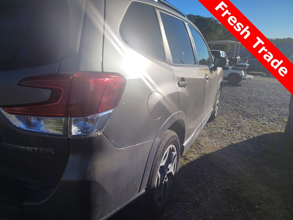 2020 Subaru Forester Premium photo 3