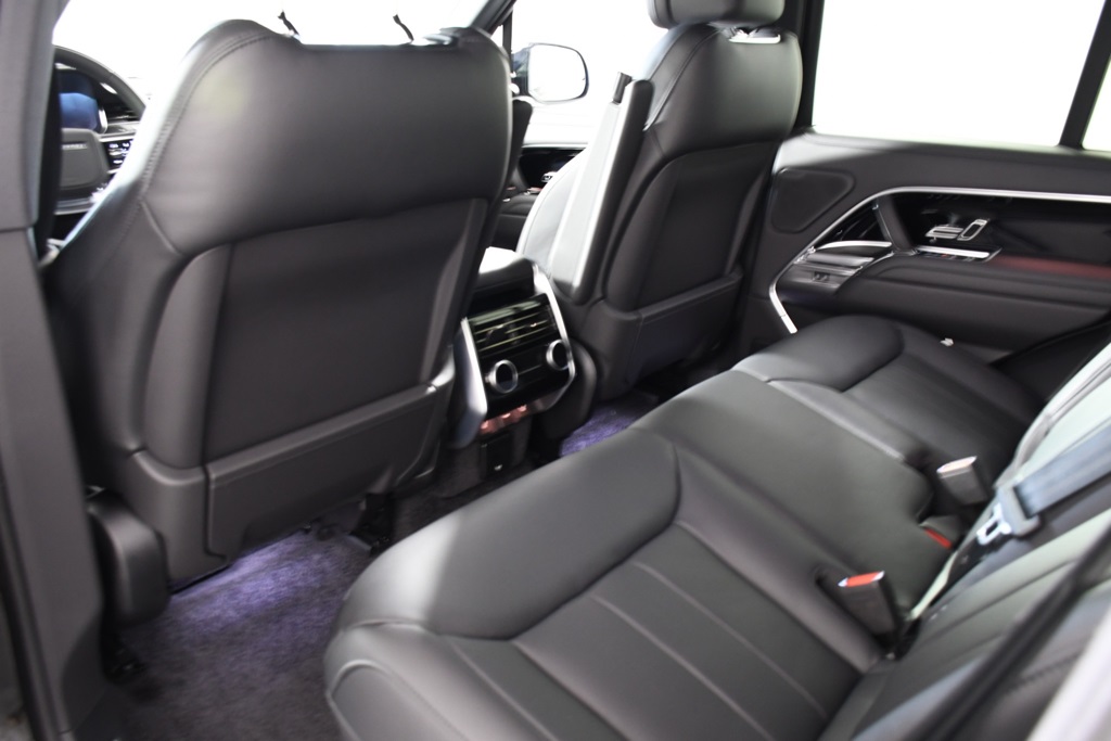 2025 Land Rover Range Rover SE photo 25