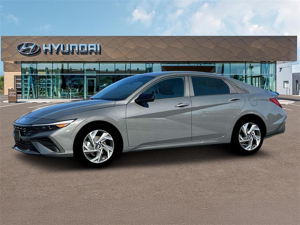 2025 Hyundai Elantra SEL Sport photo 2