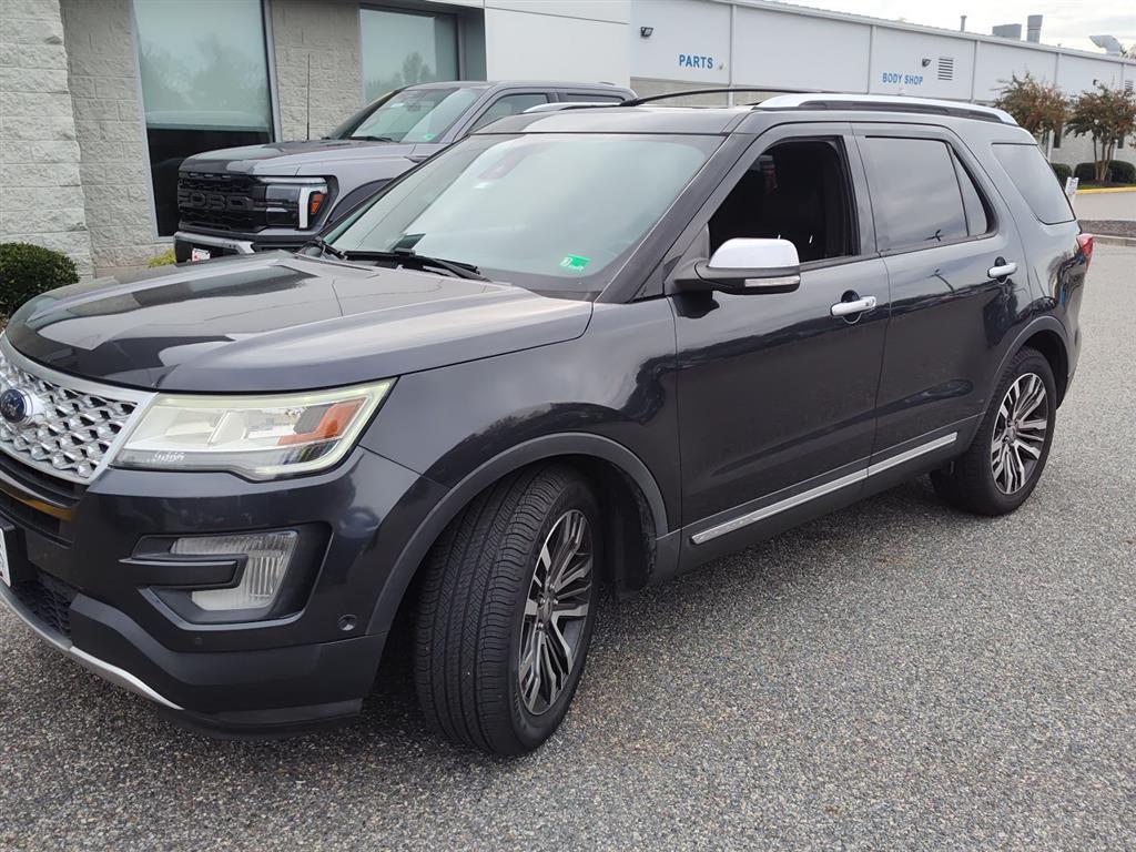 2017 Ford Explorer Platinum's photo