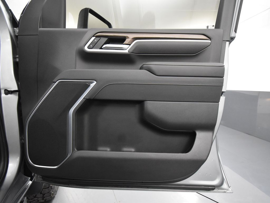 2025 Chevrolet Silverado 2500HD LT photo 37