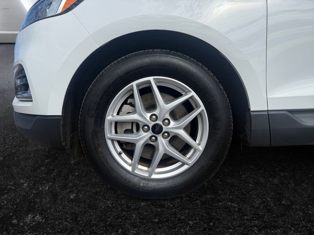 2023 Ford Edge SEL photo 25