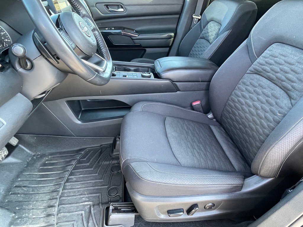2022 Nissan Pathfinder SV photo 13