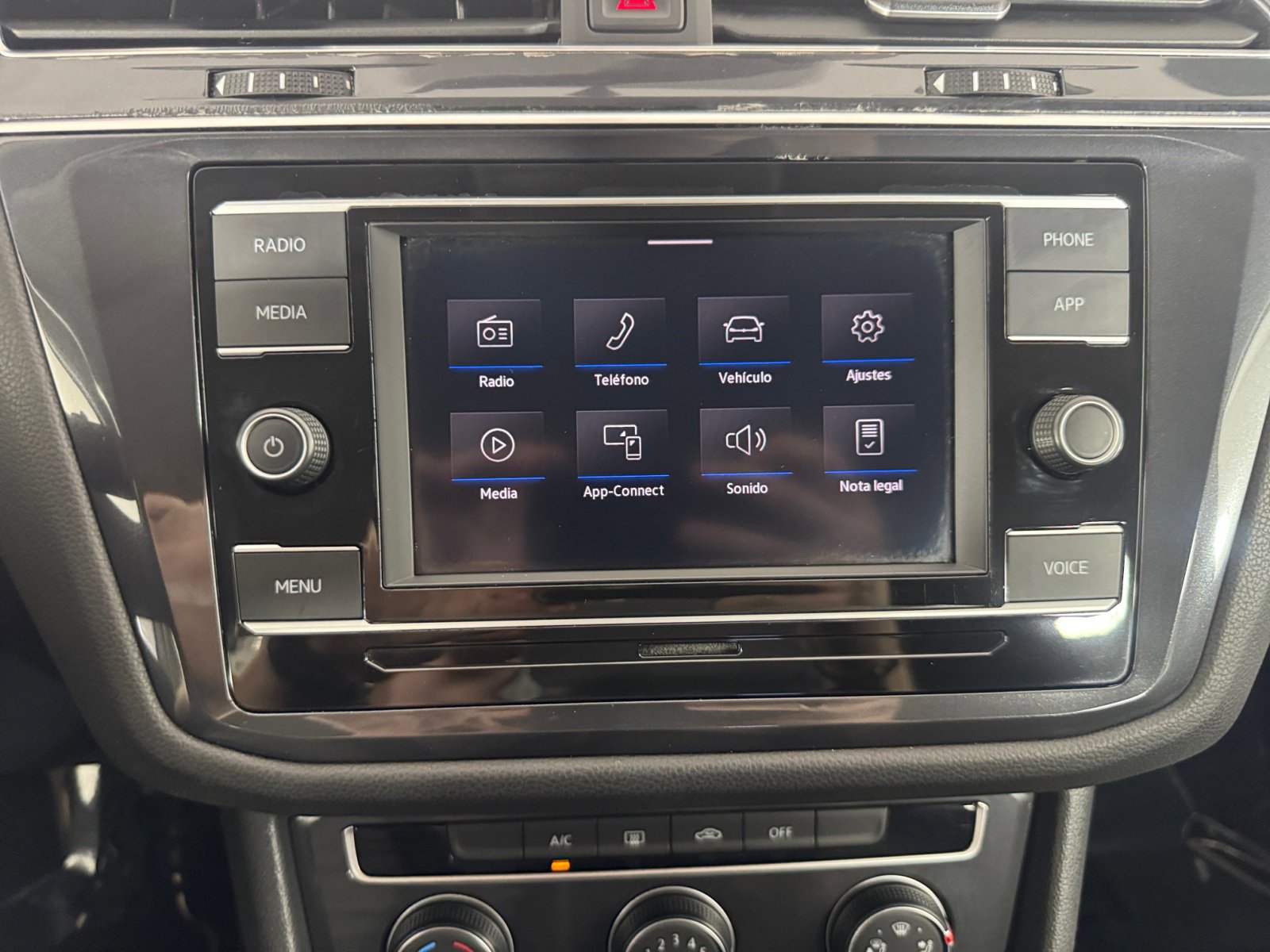 2020 Volkswagen Tiguan S photo 2