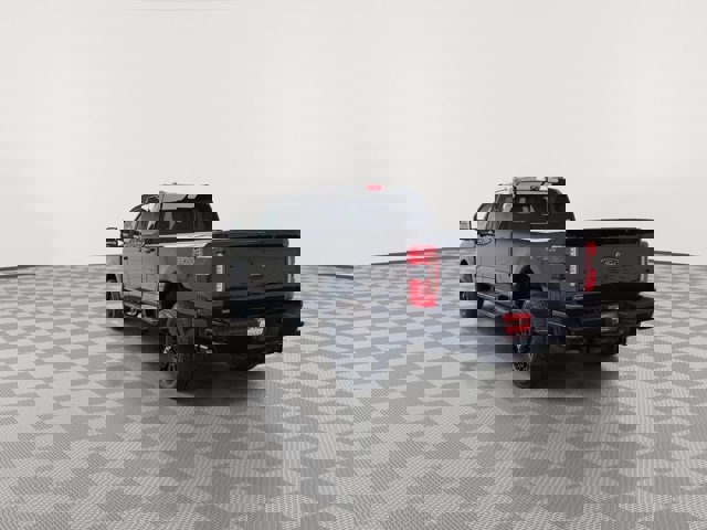 2023 Ford F-250 Lariat photo 2