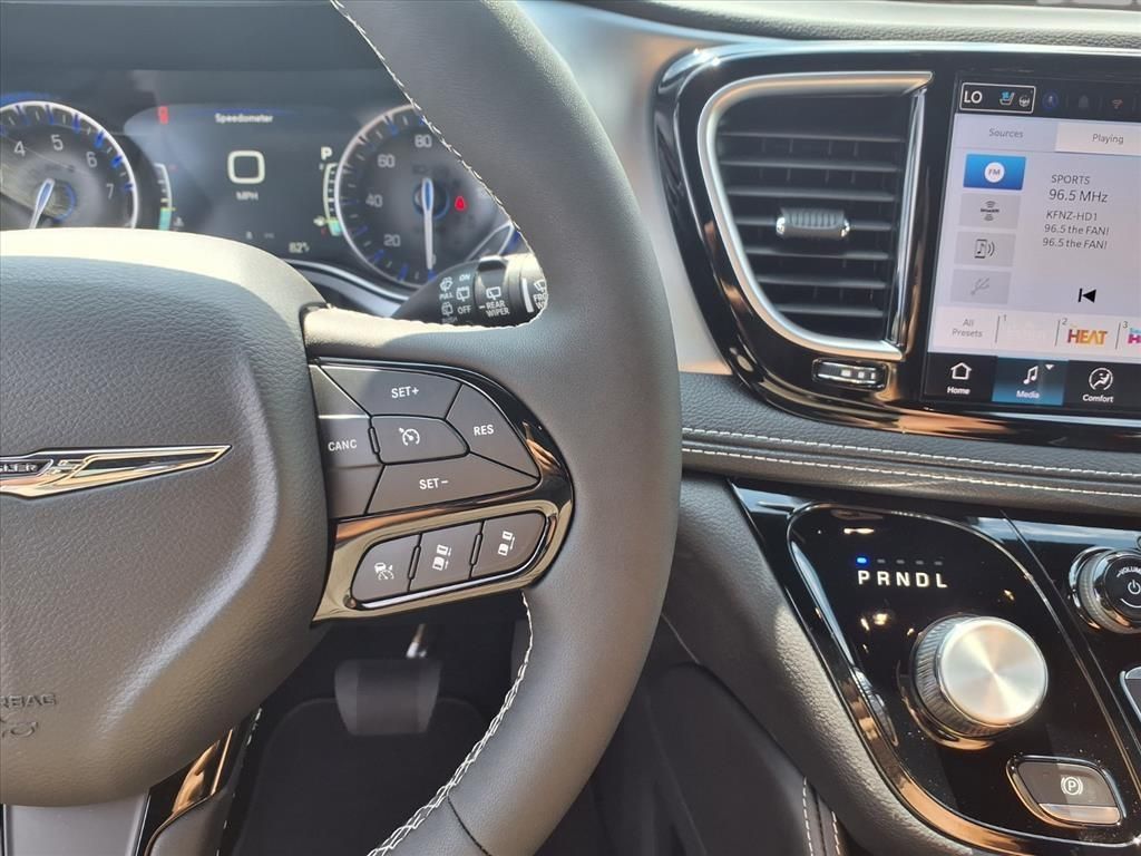 2026 Chrysler Pacifica Limited photo 10