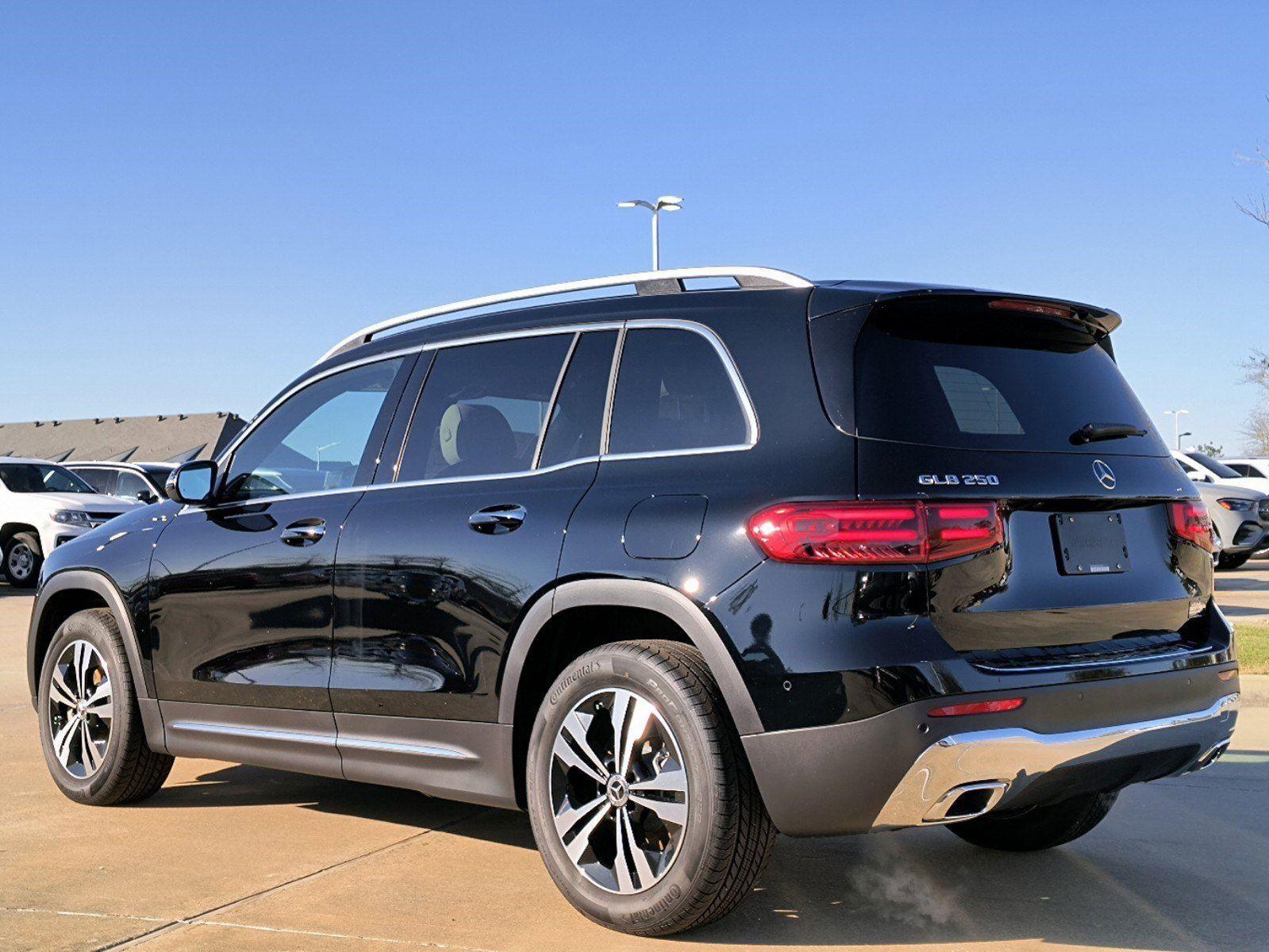 2025 Mercedes Benz GLB 250 photo 3