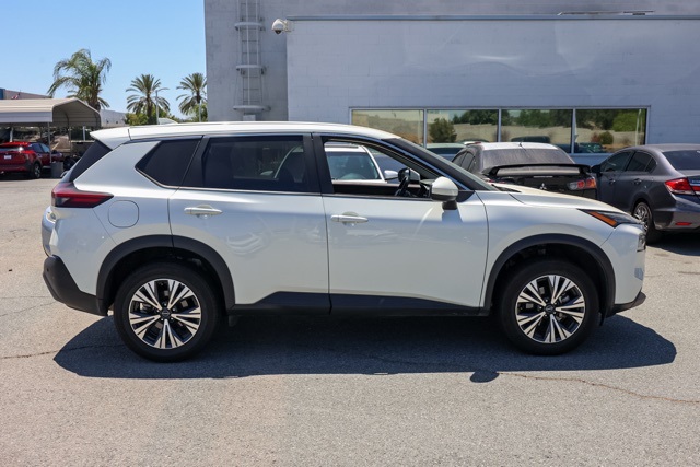 2023 Nissan Rogue SV photo 2