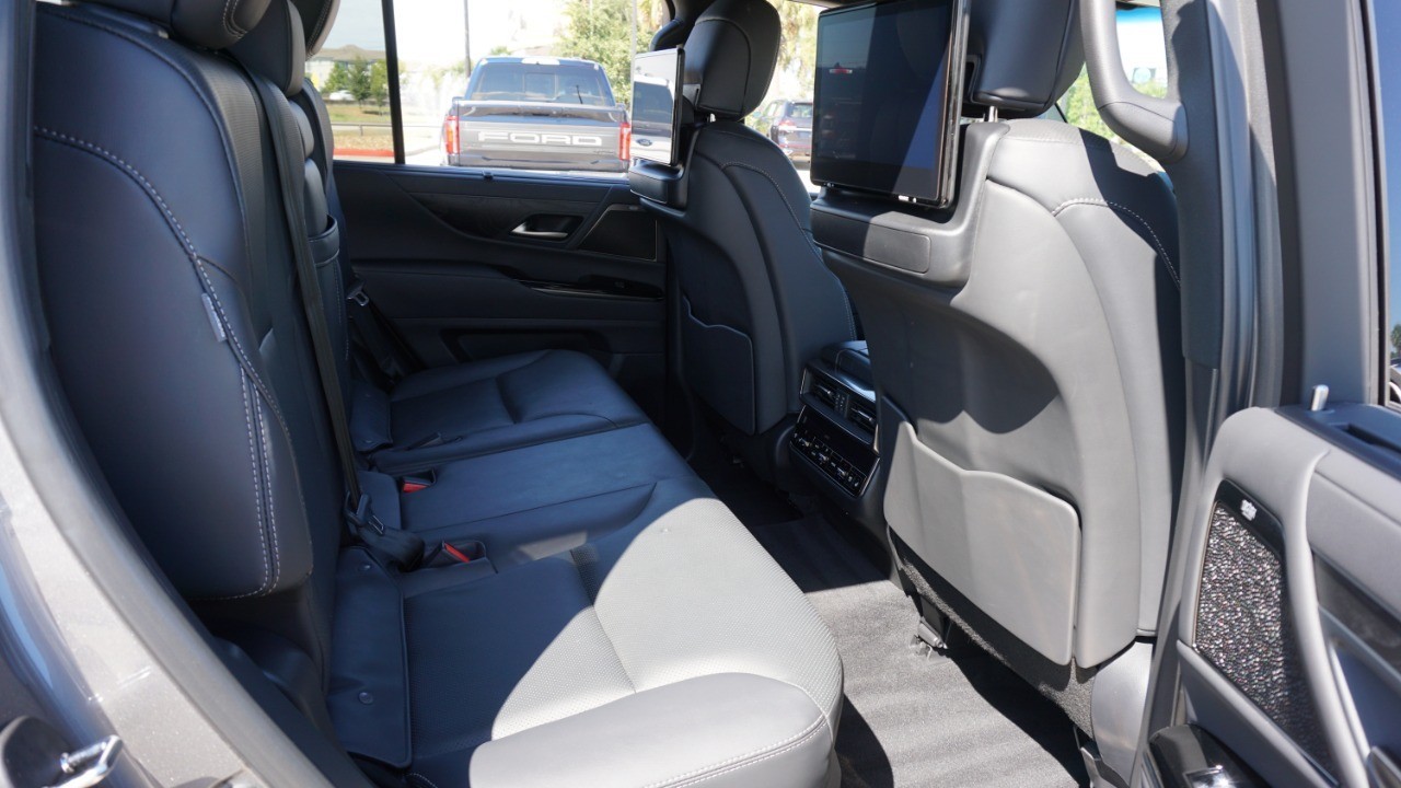 2022 Lexus LX 600 Luxury photo 31