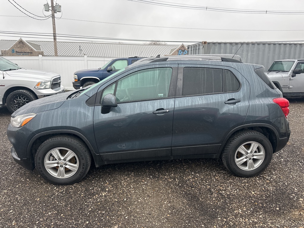 2022 Chevrolet Trax LT photo 2
