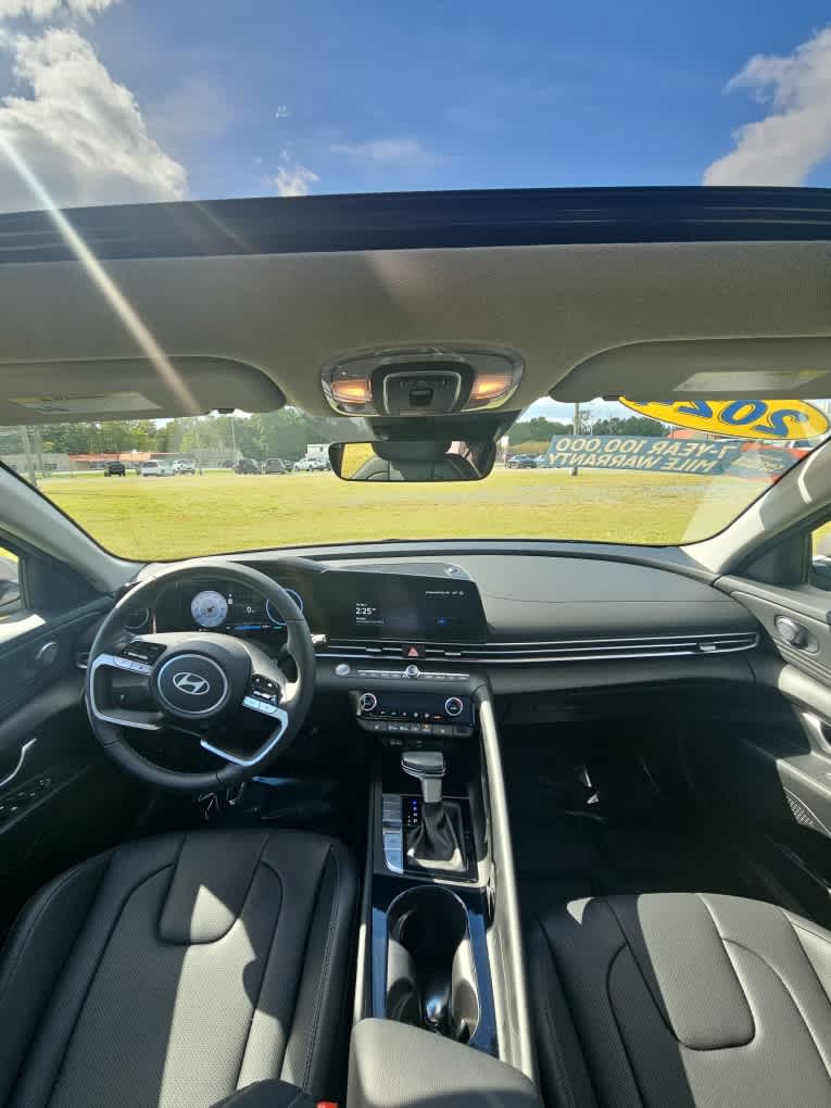 2024 Hyundai Elantra Limited photo 9