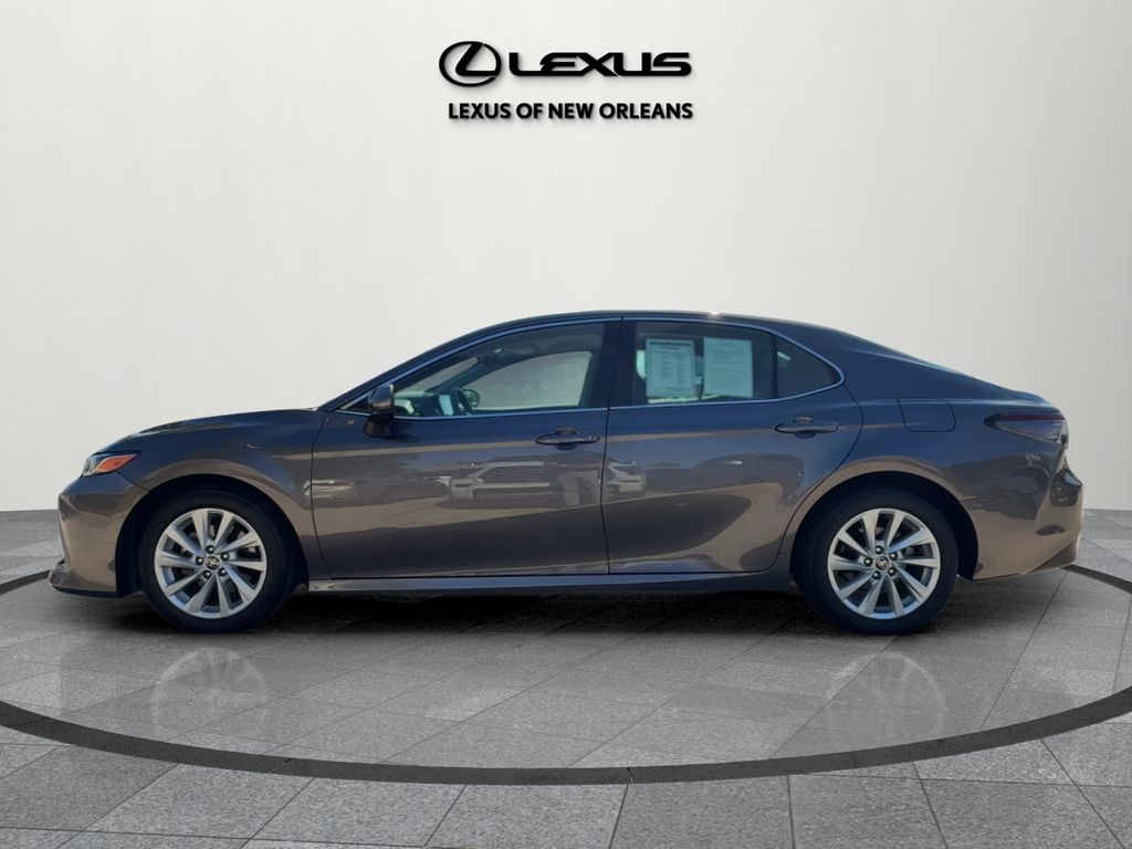 2022 Toyota Camry LE photo 4
