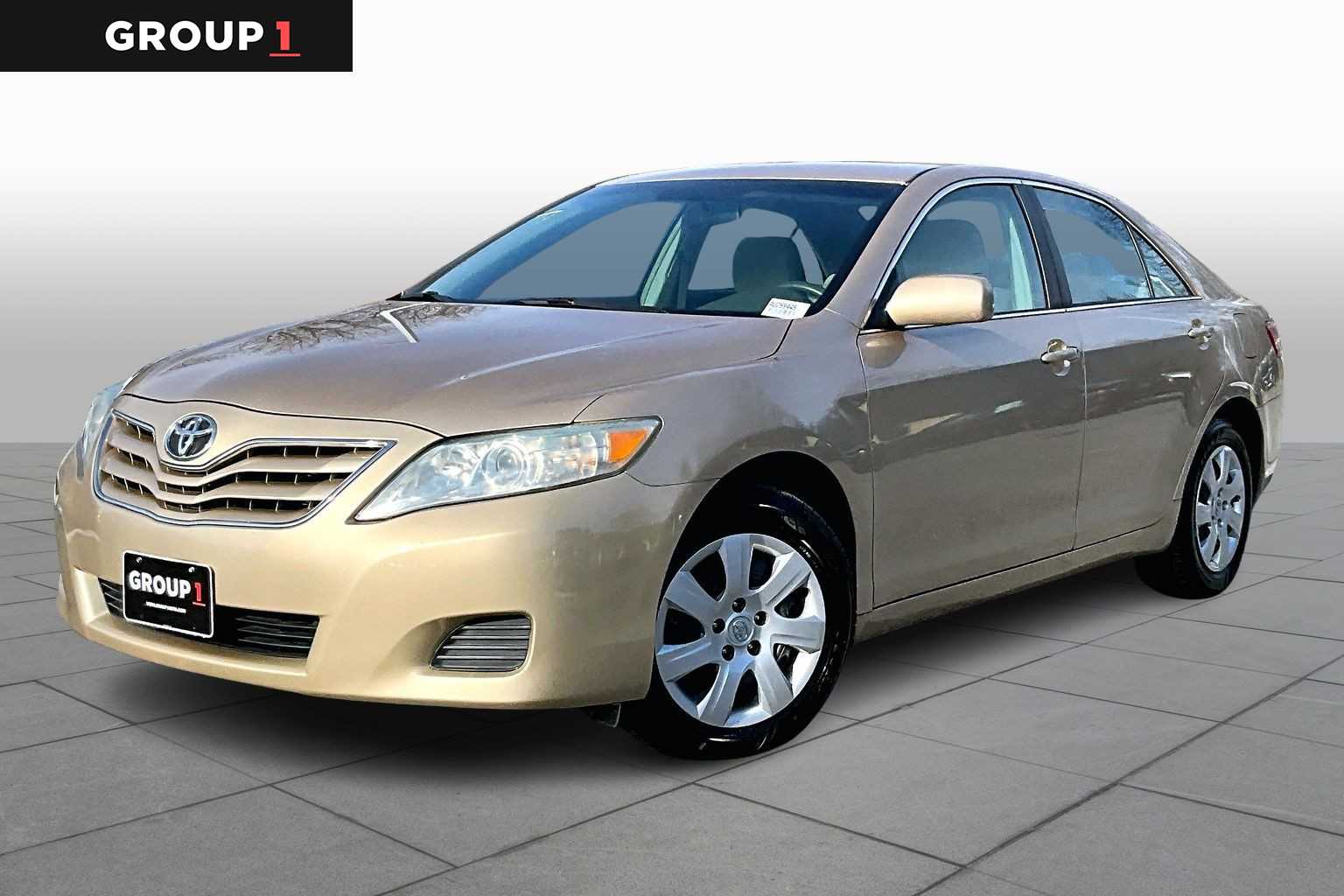 2010 Toyota Camry LE's photo