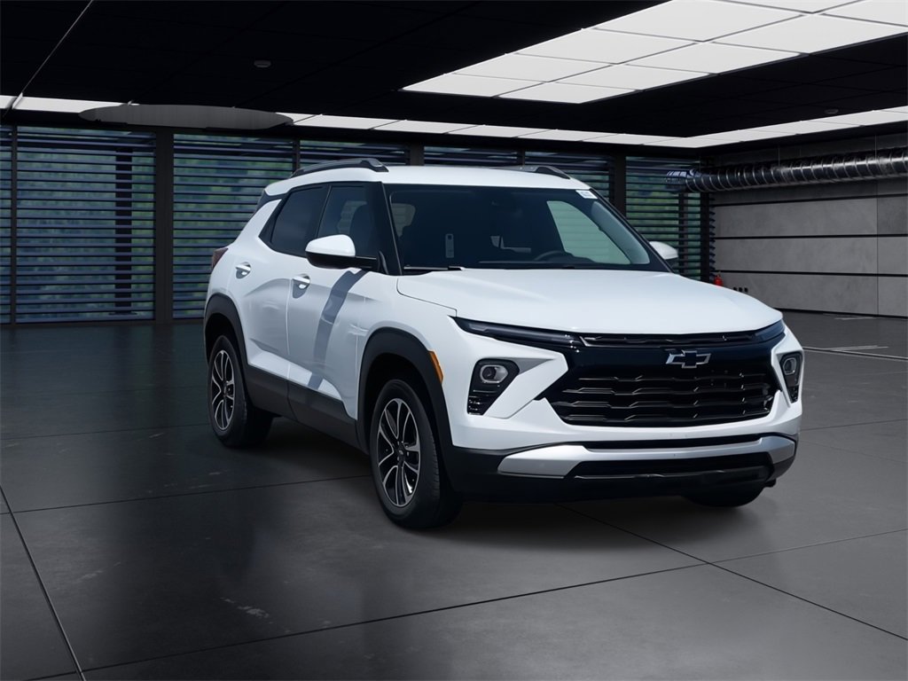 2025 Chevrolet Trailblazer LT photo 3