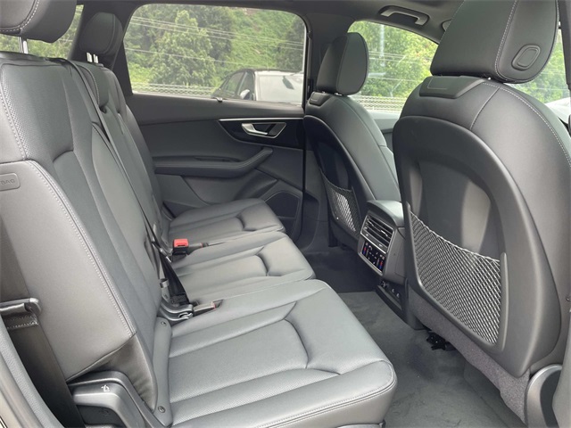 2025 Audi Q7 55 Premium Plus photo 13