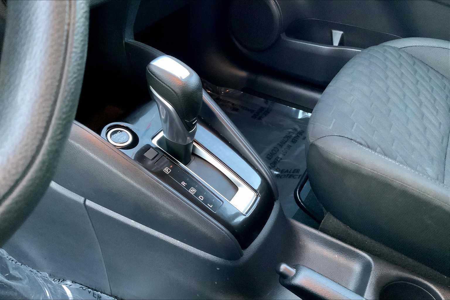 2021 Nissan Kicks S photo 13