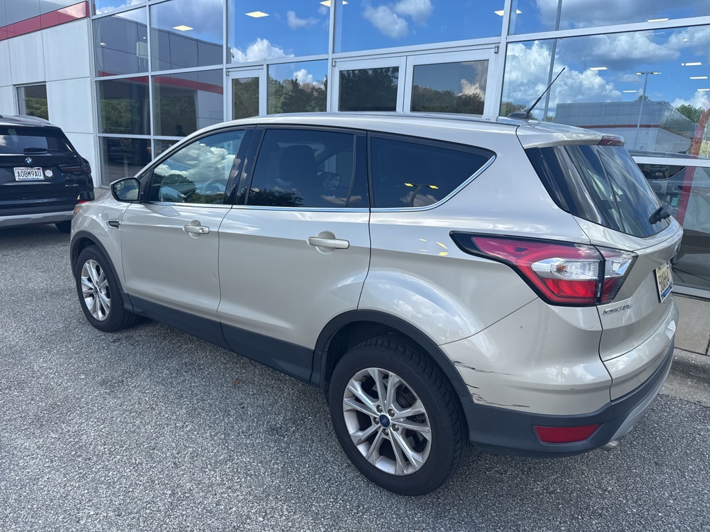 2017 Ford Escape SE photo 2