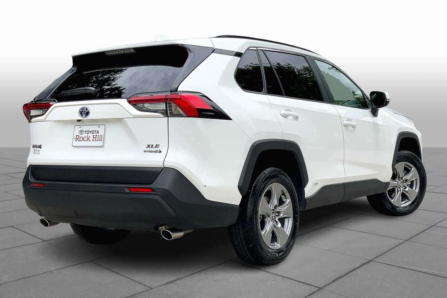 2024 Toyota RAV4 XLE photo 11