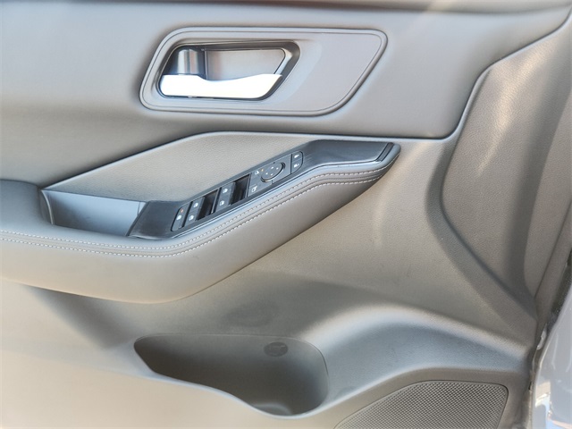 2026 Nissan Rogue SV photo 19
