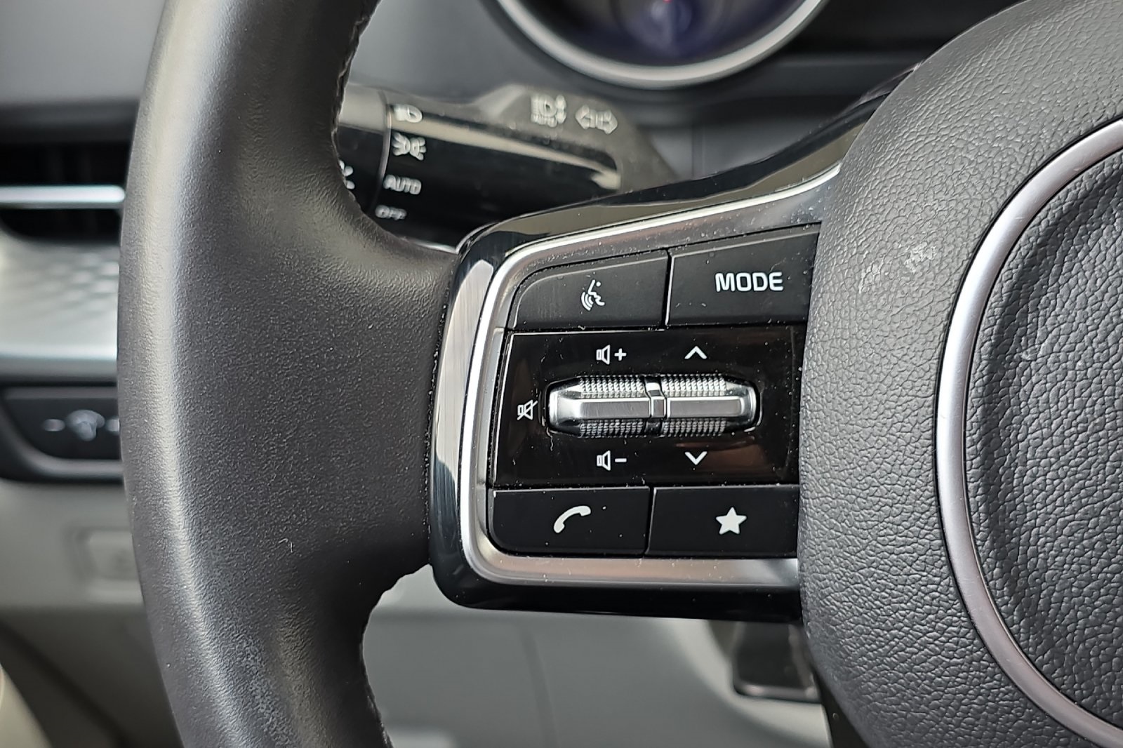 2024 Kia Carnival LX photo 24