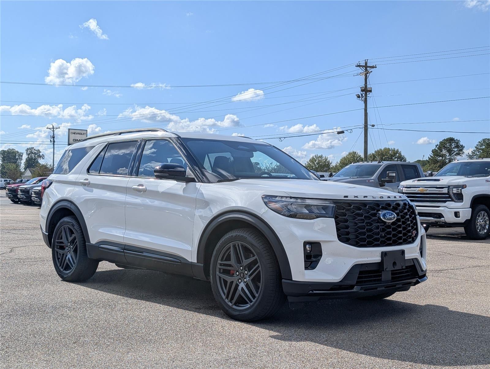 2025 Ford Explorer ST photo 4