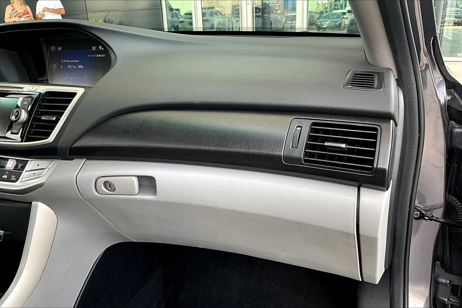 2015 Honda Accord EX-L photo 16