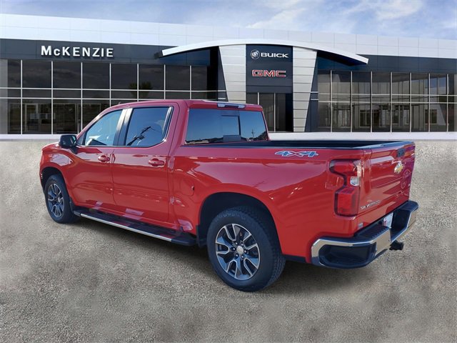 2022 Chevrolet Silverado 1500 LT photo 3