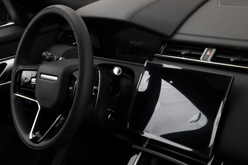 2026 Land Rover Range Rover Velar SE photo 18