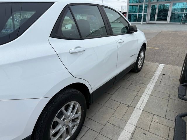 2022 Chevrolet Equinox LS photo 4