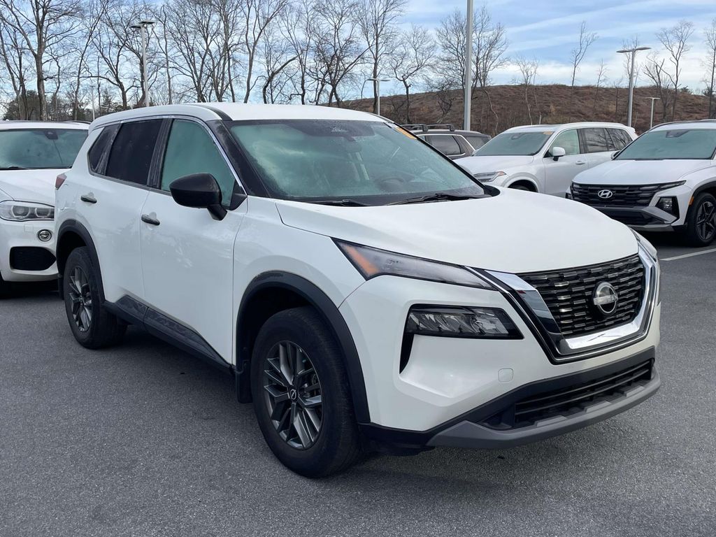 2022 Nissan Rogue S's photo