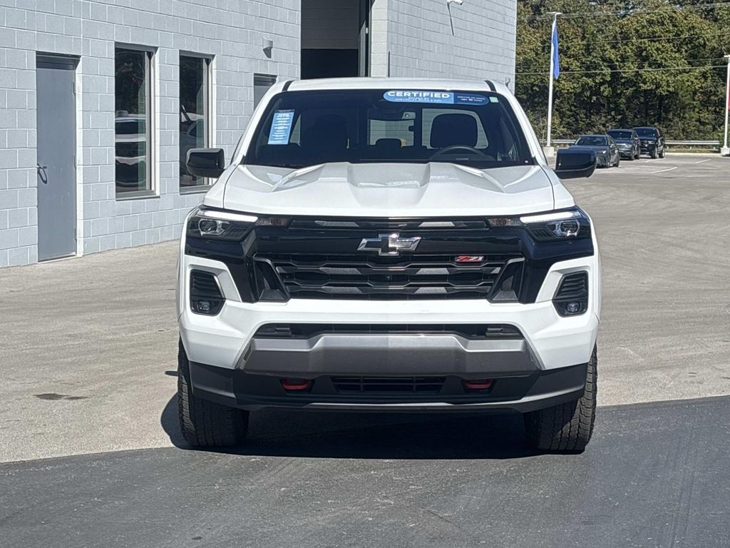2024 Chevrolet Colorado Z71 photo 2