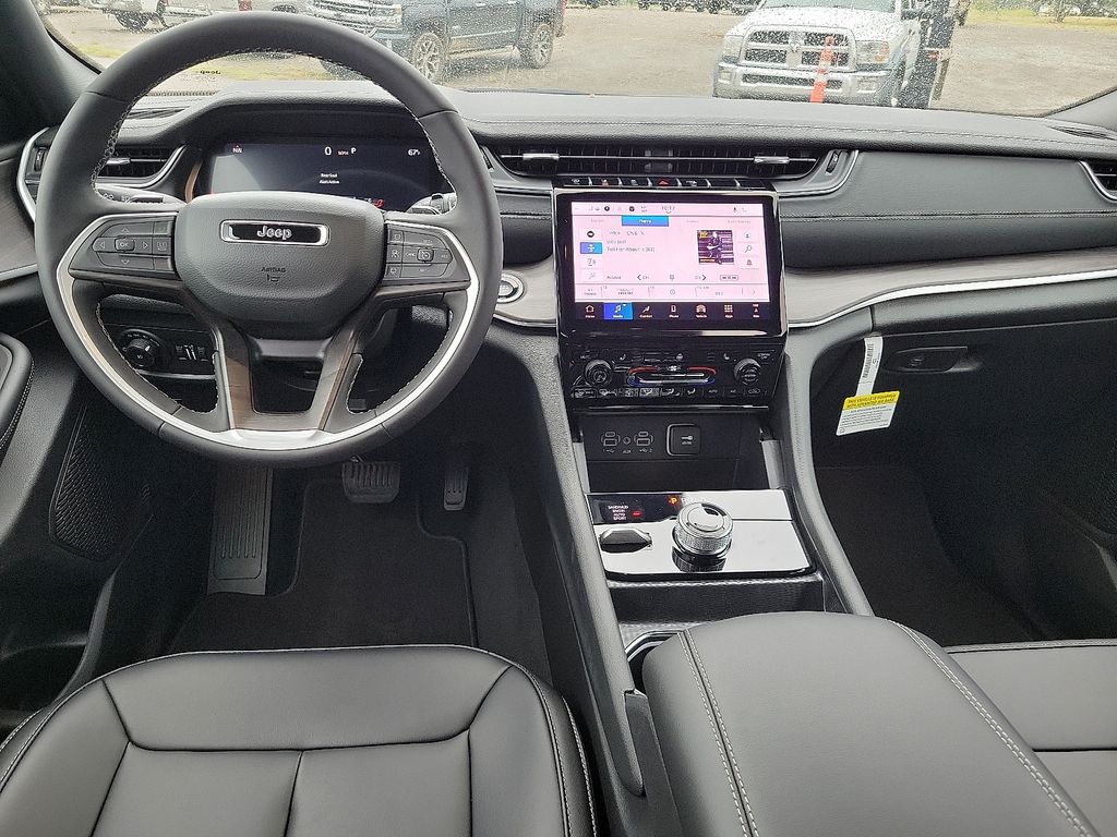 2025 Jeep Grand Cherokee Limited photo 10