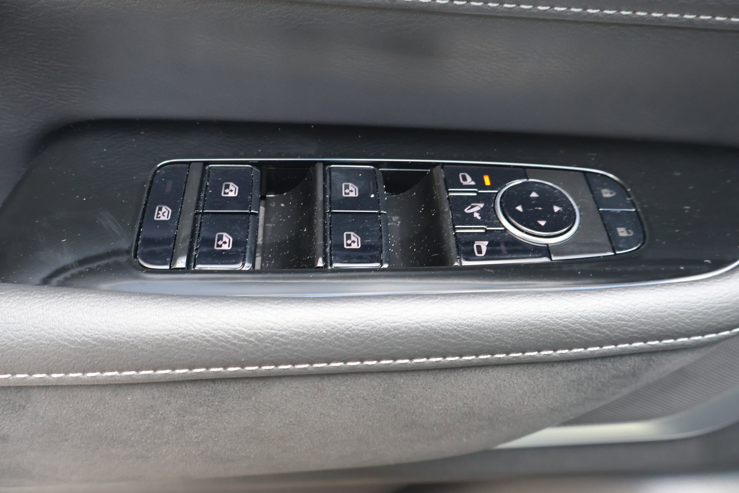 2026 Infiniti QX80 Luxe photo 11