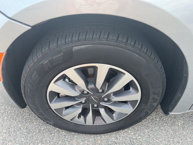 2021 Chrysler Pacifica Touring L photo 9