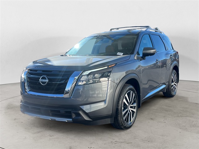 2025 Nissan Pathfinder Platinum's photo