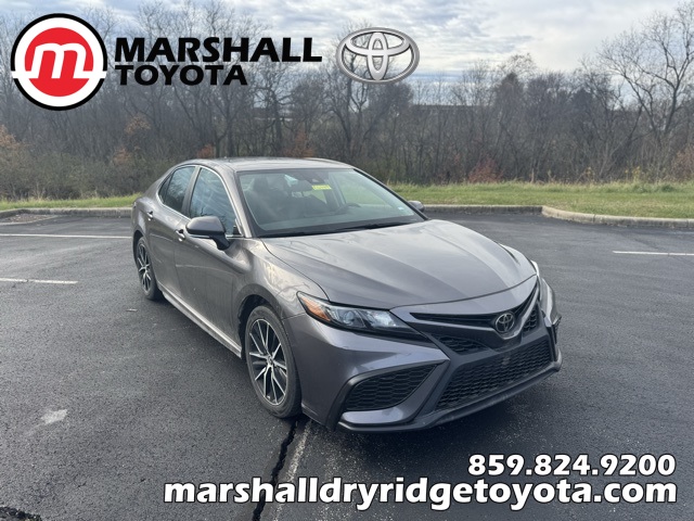 2023 Toyota Camry SE's photo