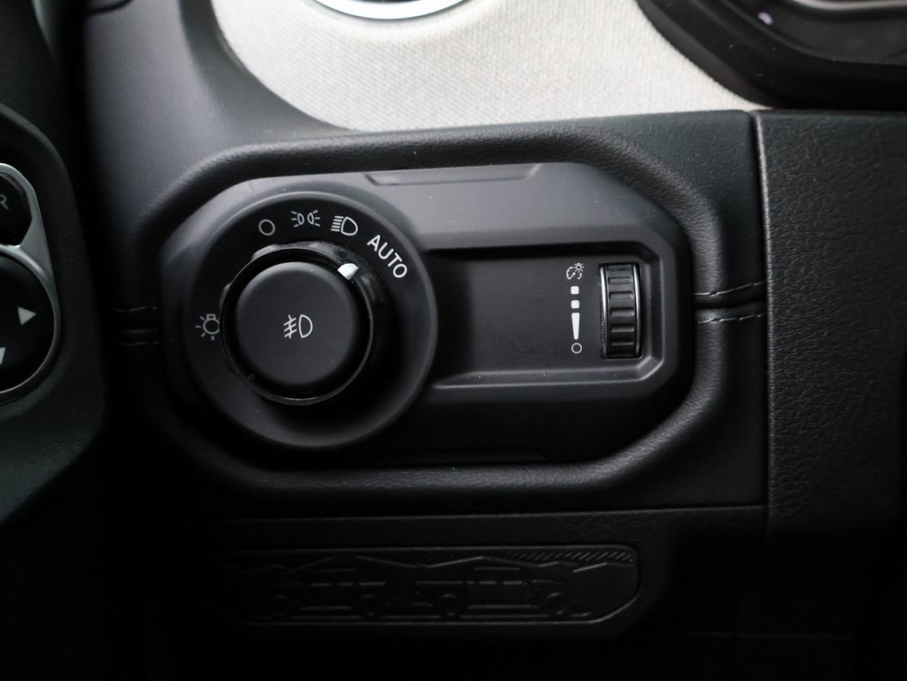 2024 Jeep Wrangler Sahara photo 26