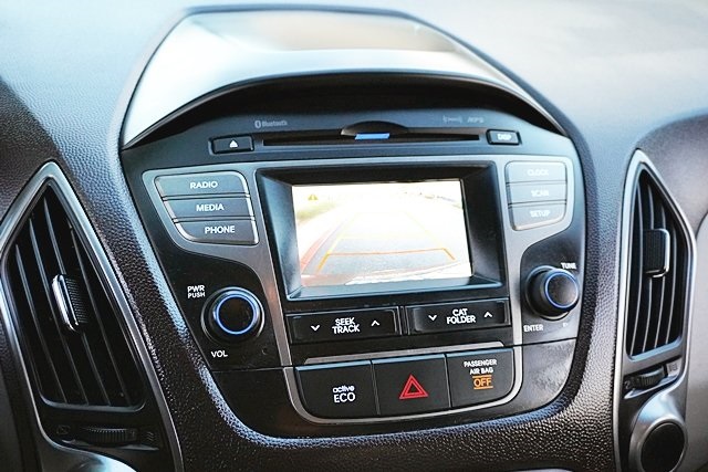 Used 2015 Brown Hyundai SE image 25